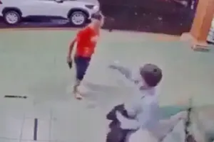 Cảnh sát ‘múa súng’ ở Trung tâm y tế bị tạm đình chỉ công tác