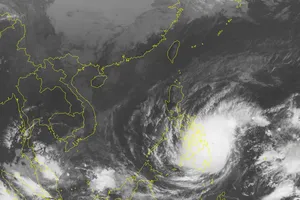 Bão RAI vào Biển Đông mạnh cấp 13, giật cấp 16