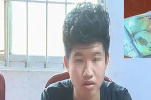 Từ TP.HCM xuống Vĩnh Long dùng tiền giả mua hàng bị dân vây bắt 