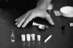 4 nam nữ 'bay lắc' trong quán karaoke