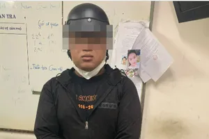 Nhân viên 'đòi nợ' của ngân hàng tạt mắm tôm nhà dân