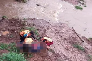 Cụ bà 71 tuổi trượt chân, bị nước cuốn tử vong