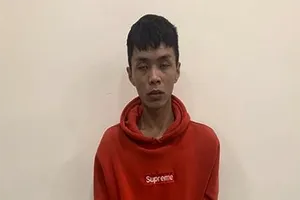 Bé gái 15 tuổi say rượu bị bạn nhậu làm 'chuyện người lớn' rồi quay clip