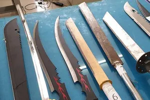 14 thanh thiếu niên bị tạm giữ vì tấn công ‘đối thủ’ lấy tài sản 