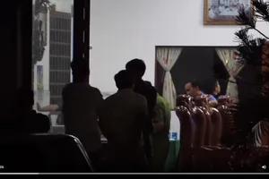 Công an khám xét Văn phòng Luật sư Văn Sỹ ở Vĩnh Long