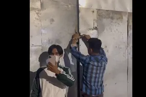 Phường đề nghị khởi tố người khoá cửa nhốt 2 cán bộ ở Bạc Liêu 59 giây