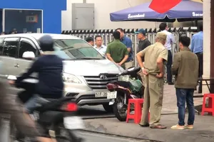 Phong toả một ngân hàng ở quận 8 nghi xảy ra cướp