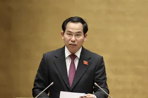 Quốc hội ‘chốt’ áp trần giá vé máy bay, sách giáo khoa