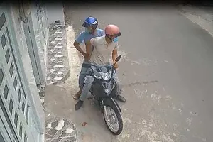 Công an truy tìm kẻ trộm 2 xe máy tại khu trọ ở Thủ Đức