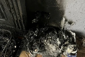 Hiện trường vụ cháy do sạc điện thoại