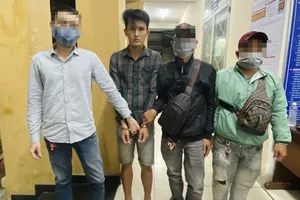 Bình Dương: Bị can truy nã đang uống cà phê cùng bạn gái thì bị bắt