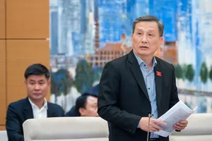 Chủ nhiệm Ủy ban Khoa học, công nghệ và môi trường Lê Quang Huy phát biểu tại phiên họp. Ảnh: QH