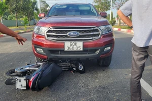 Tài xế vứt ô tô bỏ trốn khi bị truy đuổi