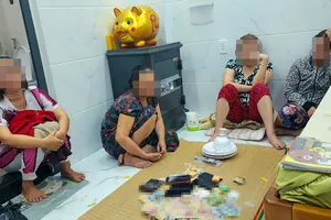 4 nữ chủ thầu đề ở TP Rạch Giá đánh bài ăn tiền