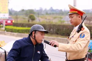 Tổ công tác đặc biệt Thanh Hóa dừng hàng trăm lượt xe kiểm tra nồng độ cồn