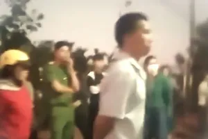 Nhiều người đến 1 đại lý đòi tiền ký gửi cà phê ở tỉnh Đắk Nông