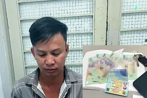 Phạm Đình Dần khi bị công an bắt giữ về hành vi giả danh CSGT để lừa đảo các nhà xe vào ngày 10-1.