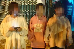  Nghe lời người lạ trên Facebook, 3 nữ sinh trốn nhà đến Bắc Ninh làm thuê