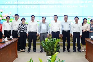 Động lực để cán bộ, công chức cống hiến: Thu nhập và sự tôn trọng