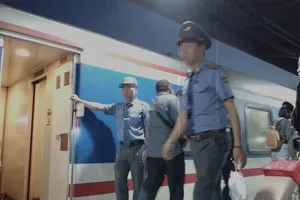 TRAILER: Cò vé bát nháo ở ga Sài Gòn