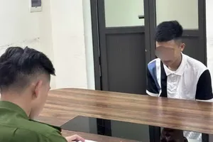 Bắt kẻ đập vỡ 9 kính ô tô để trộm cắp