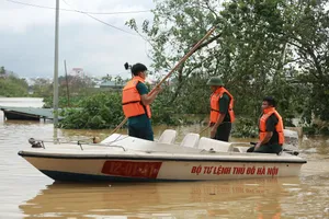 Lũ trên sông Hồng dưới báo động 2, vùng hạ lưu ở mức báo động 3 và đang xuống