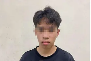 Nam sinh lớp 12 chạy xe máy tông trọng thương cảnh sát giao thông