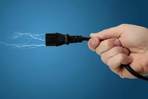 Nam sinh 15 tuổi bị điện giật tử vong khi sạc xe điện đồ chơi