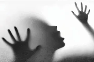 Bình Dương: Mẹ ép con 12 tuổi để cha dượng cưỡng bức