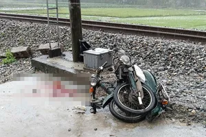 Quảng Ngãi: Một người bán vé số bị tàu hỏa cán tử vong