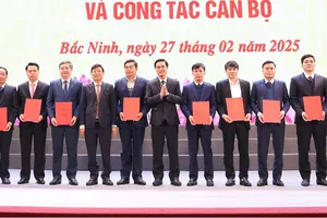UBND tỉnh Bắc Ninh công bố tổ chức bộ máy, các quyết định cán bộ