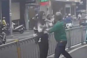 Công an triệu tập nữ tài xế ô tô và người đàn ông đánh nhau ở quận 3