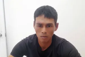 Bắt thanh niên quậy phá đám cưới, đập bảng hiệu của công an