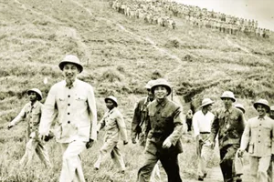 Bác vẫn cùng chúng cháu hành quân