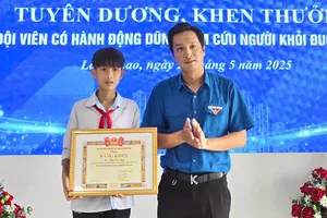 Nam sinh lớp 8 dũng cảm lao xuống sông cứu bạn đuối nước