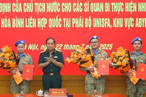 Bộ Quốc phòng trao quyết định cho sĩ quan tham gia gìn giữ hòa bình ở Abyei