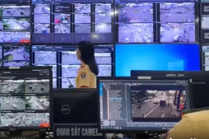 CSGT TP.HCM giám sát giao thông bằng flycam dịp lễ 2-9