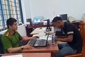 Kẻ cướp giật điện thoại bị bắt sau 2 giờ gây án