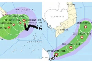 Bão số 15 và áp thấp nhiệt đới cùng hoạt động trên Biển Đông