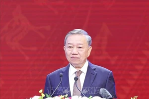 Quân đội nhân dân vững bước dưới cờ Đảng quang vinh 