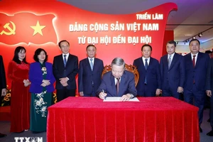 Tổng Bí thư dự khai mạc triển lãm 'Đảng Cộng sản Việt Nam - Từ Đại hội đến Đại hội'