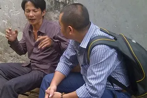 Vợ chồng ve chai lượm được “kho báu”: Nhà nước hưởng phân nửa?