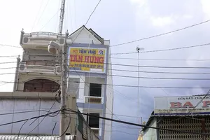 Thót tim trước ngôi nhà ba lầu “hình bẫy chuột”