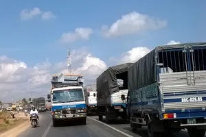 Hàng chục lái xe quá tải kích động gây áp lực với trạm cân