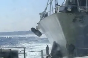 Tường thuật của PV Lê Phi-Trọng Phú từ Hoàng Sa: Ngư dân đã kéo tàu ra sát cánh cùng cảnh sát biển