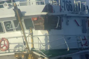 Kết nạp đảng cho cán bộ thông tin ngay trên tàu khi đang bám trụ ở khu vực giàn khoan trái phép