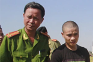 Đêm trốn chạy của sát thủ đoạt mạng vợ chồng chủ tiệm cầm đồ 