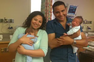 Ca sinh non ly kỳ: Cặp song sinh chào đời cách nhau 21 ngày