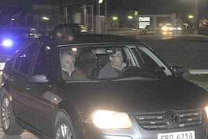 Đích thân Tổng thống Uruguay ra tận sân bay đón “người hùng” Suarez 