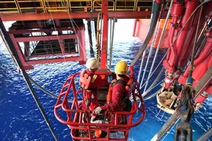 Trung Quốc tuyên bố việc dịch chuyển giàn khoan là “thực hiện theo kế hoạch“